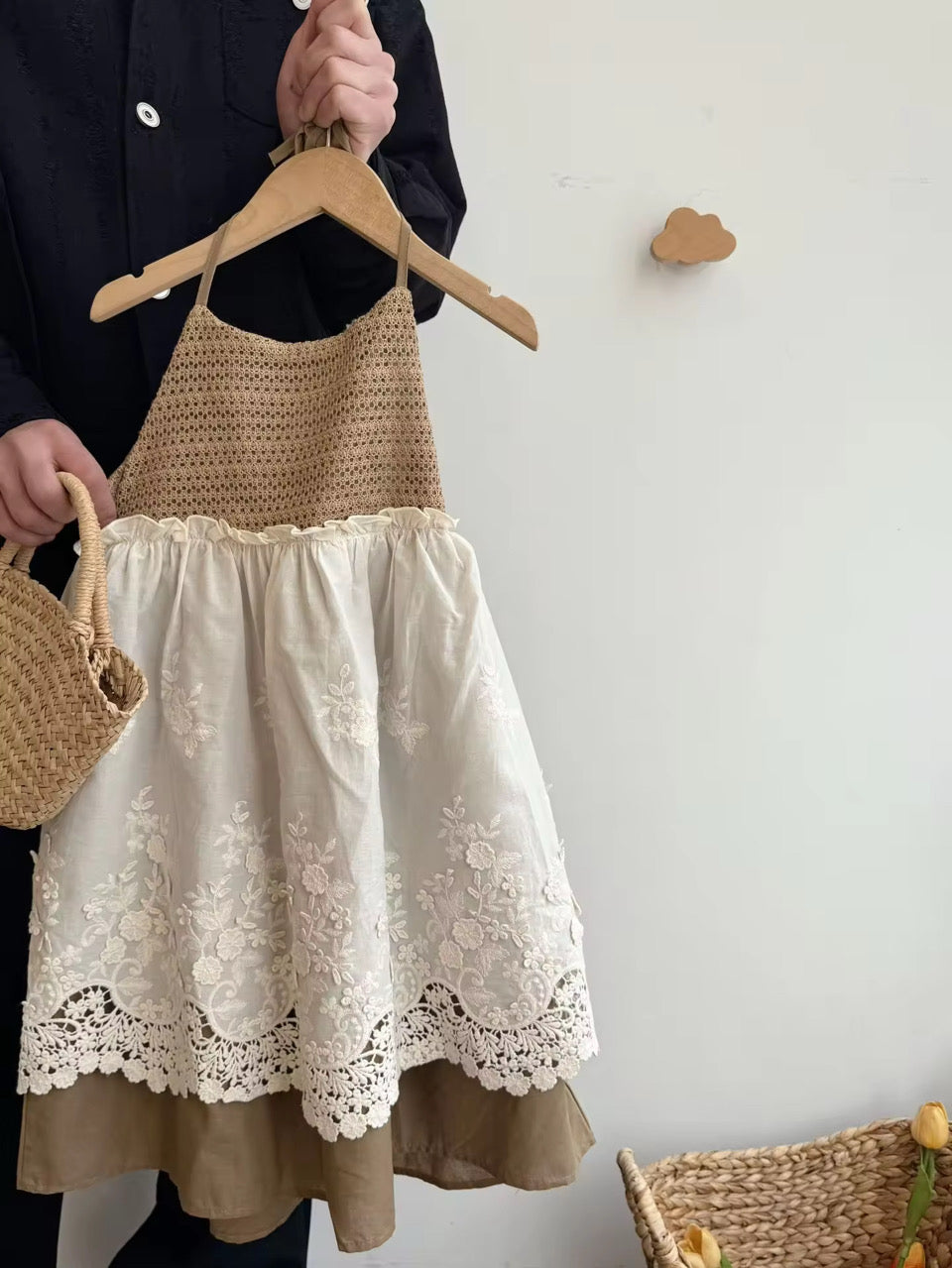 Pretty Princess sleeveless dress with Perfect details.